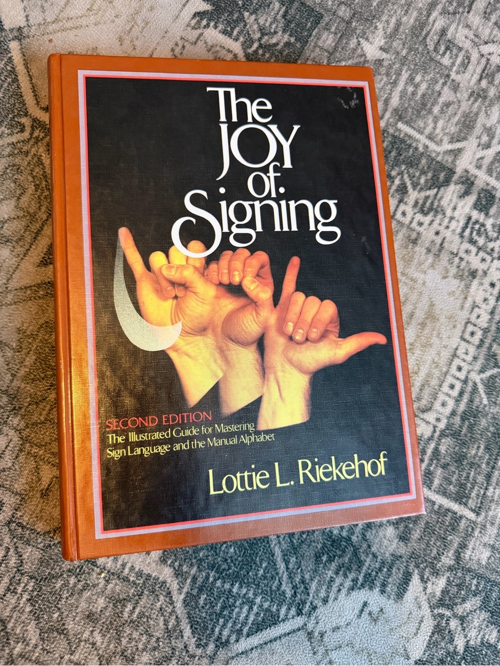 The Joy of Signing: The Illustrated Guide for Mastering Sign Language